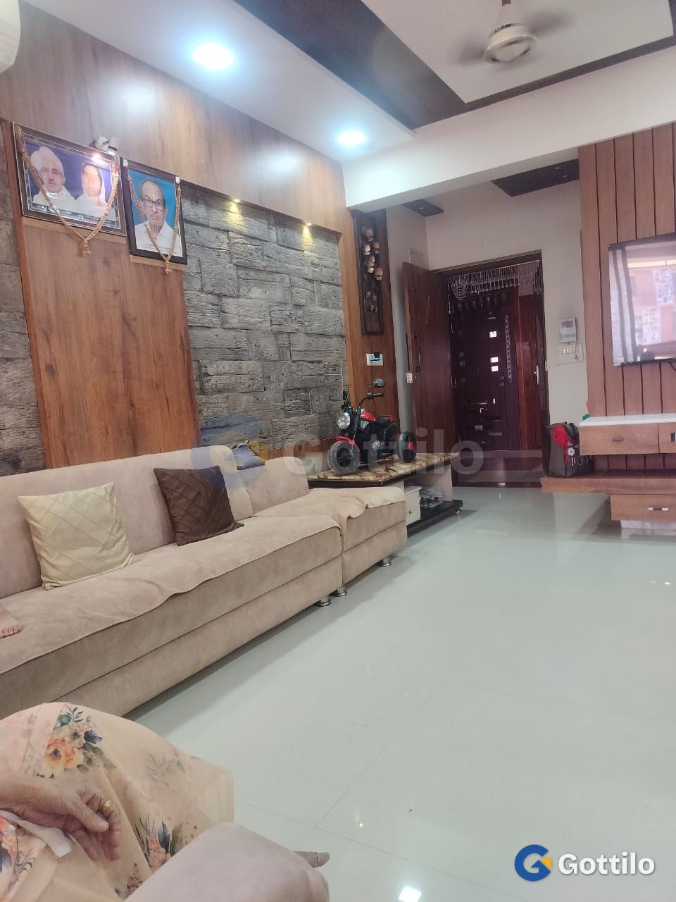 Furnished 3 BHK Apartment for sale in Naranpura — photo 1