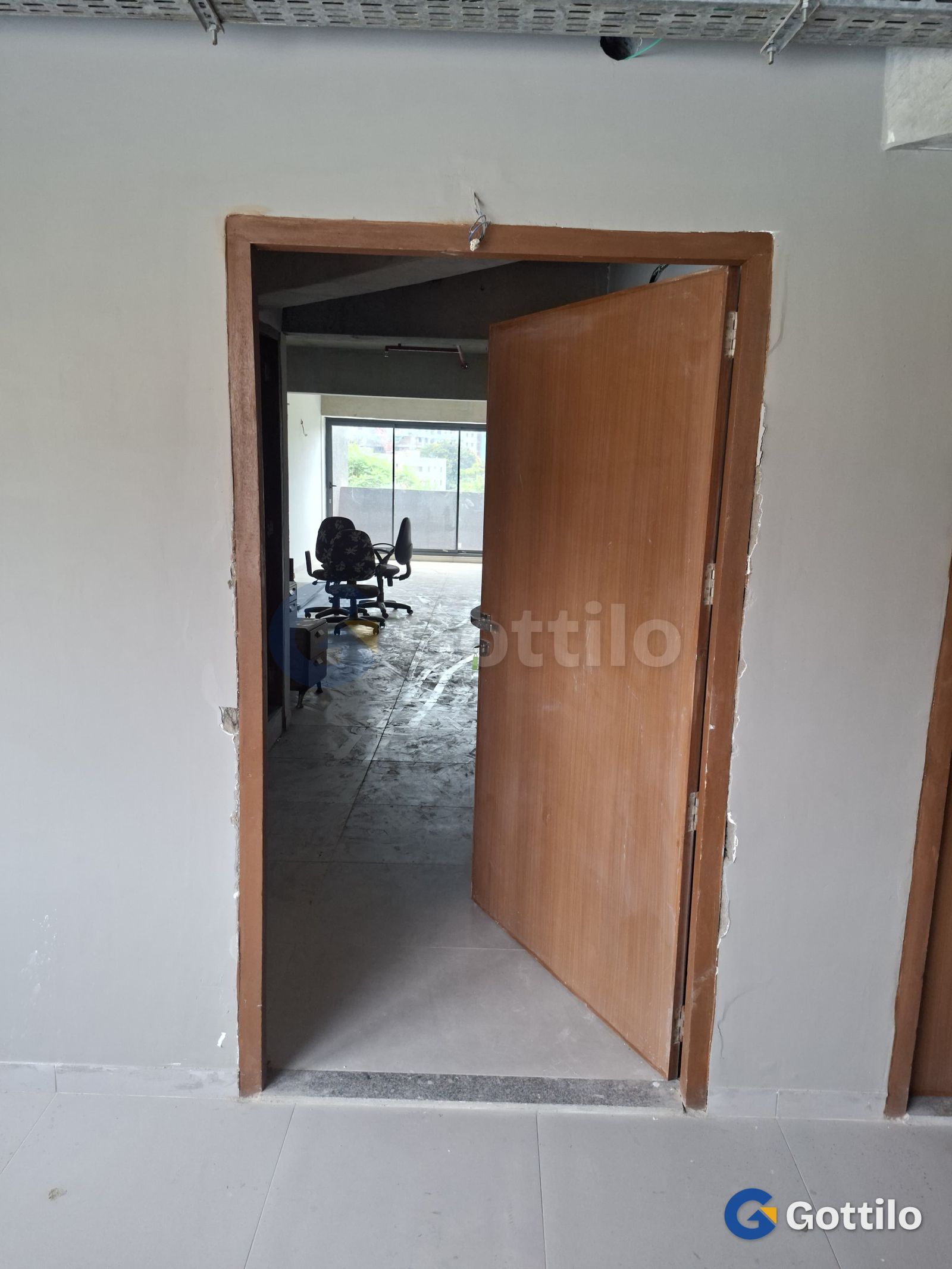 Unfurnished Office for rent in Naranpura — photo 1