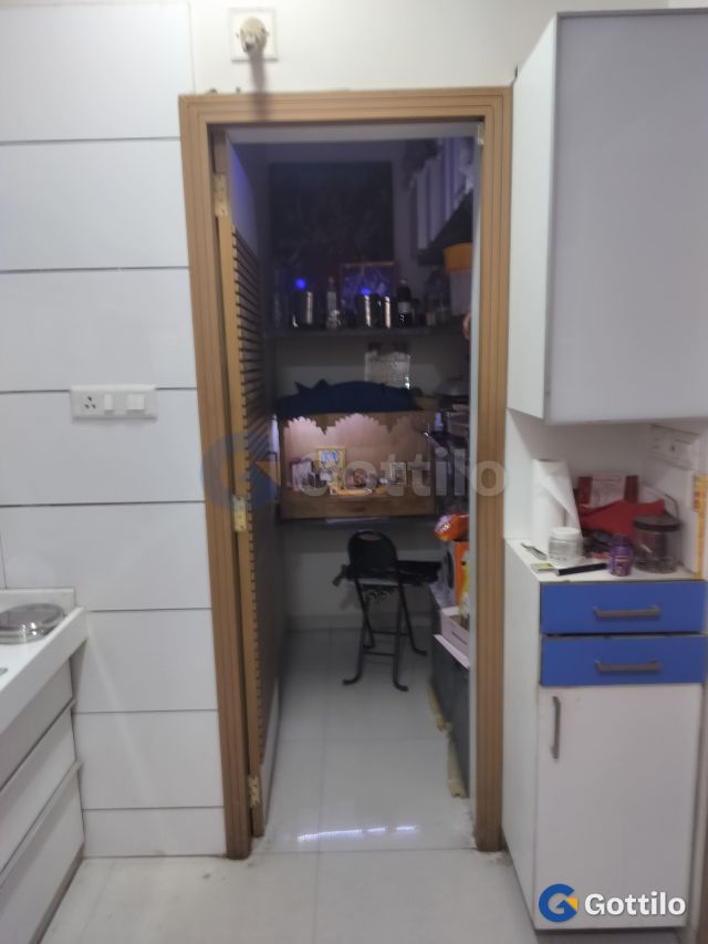 Fully furnished 2 BHK Apartment for sale in Science City — photo 3
