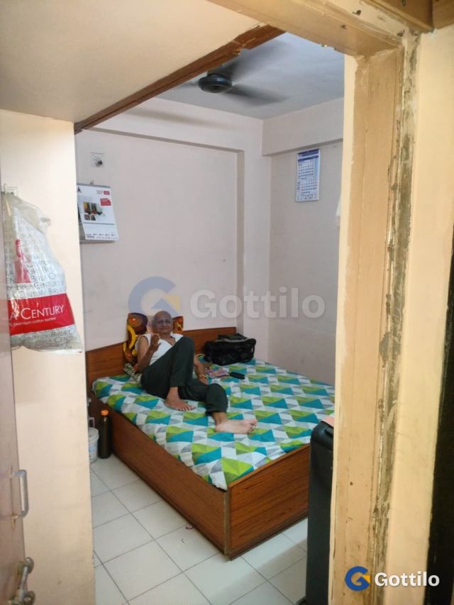 Semi-Furnished 2 BHK Apartment for rent in Naranpura — photo 4