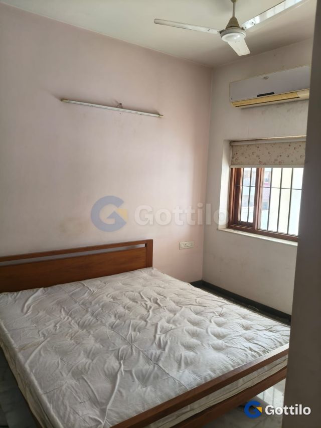 Semi-Furnished 3 BHK Bungalow for rent in Naranpura — photo 5