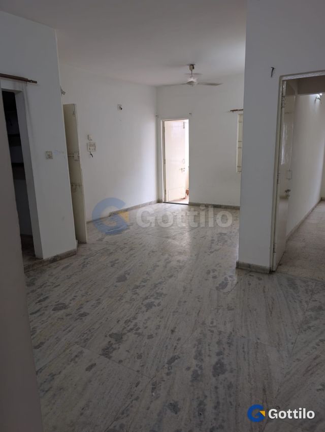Unfurnished 2 BHK Apartment for rent in Naranpura