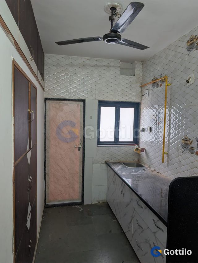 Unfurnished 2 BHK Apartment for rent in Naranpura — photo 3