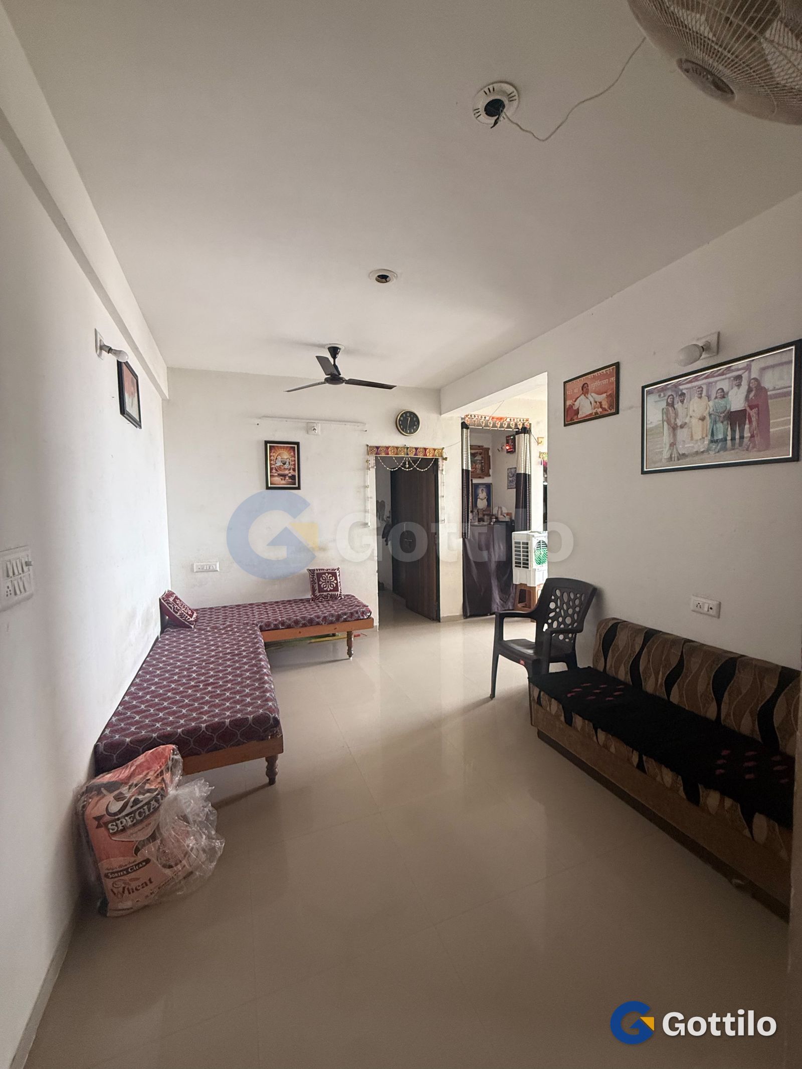 Semi-furnished 3 BHK Apartment for sale in Chandlodia — photo 1