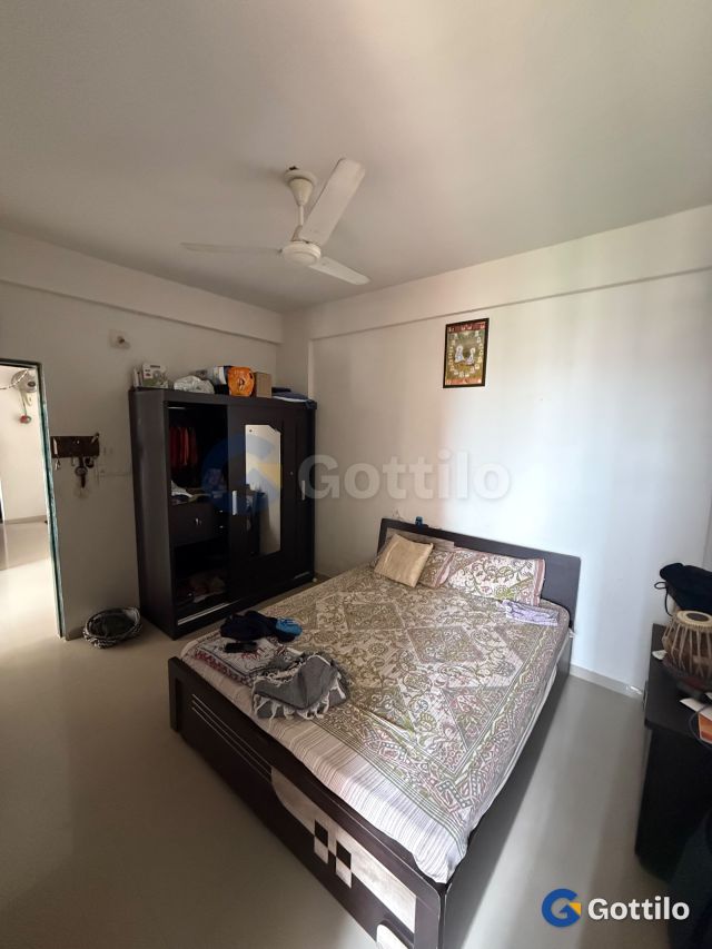 Semi-furnished 3 BHK Apartment for sale in Chandlodia — photo 2