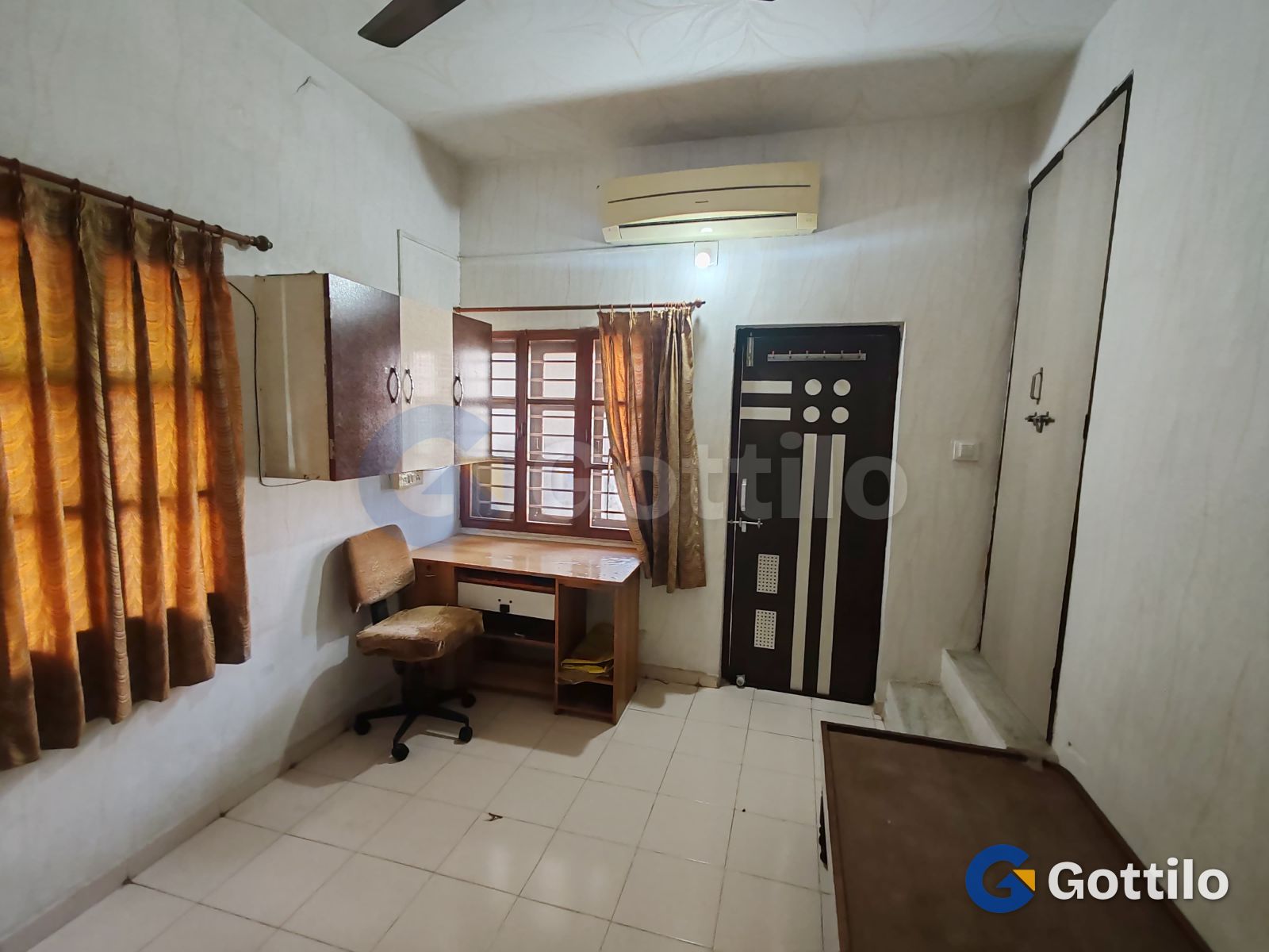 Semi-furnished 3 BHK Tenement for sale in Ghatlodia — photo 1