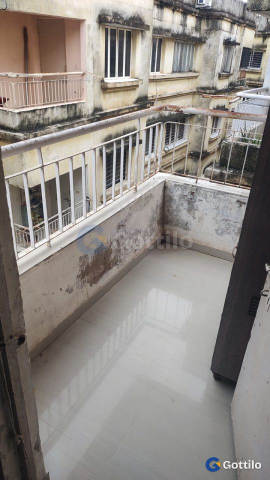 Semi-furnished 2 BHK Apartment for rent in Ghatlodia — photo 3