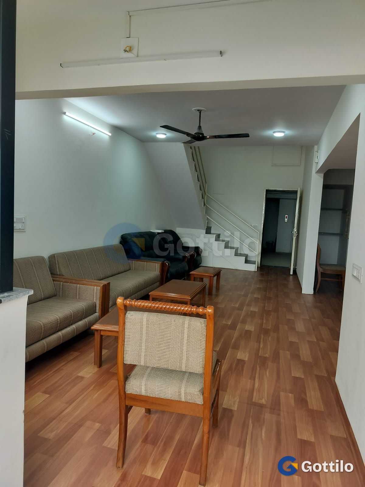 Semi-furnished 4 BHK Duplex Apartment for rent in Ellisbridge — photo 1