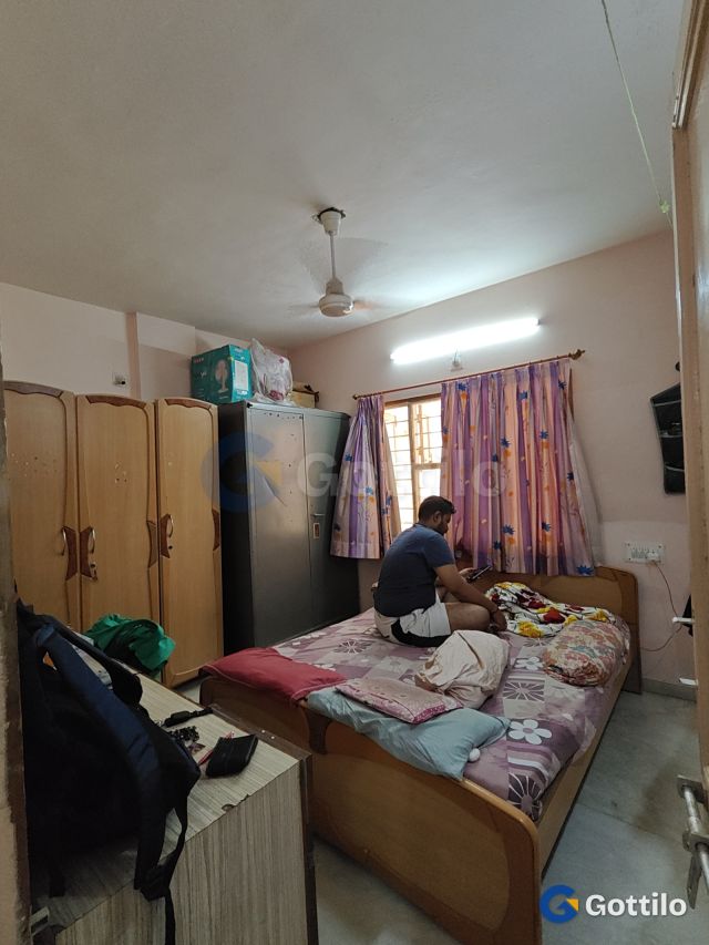 Semi-furnished 2 BHK Apartment for sale in Thaltej — photo 5