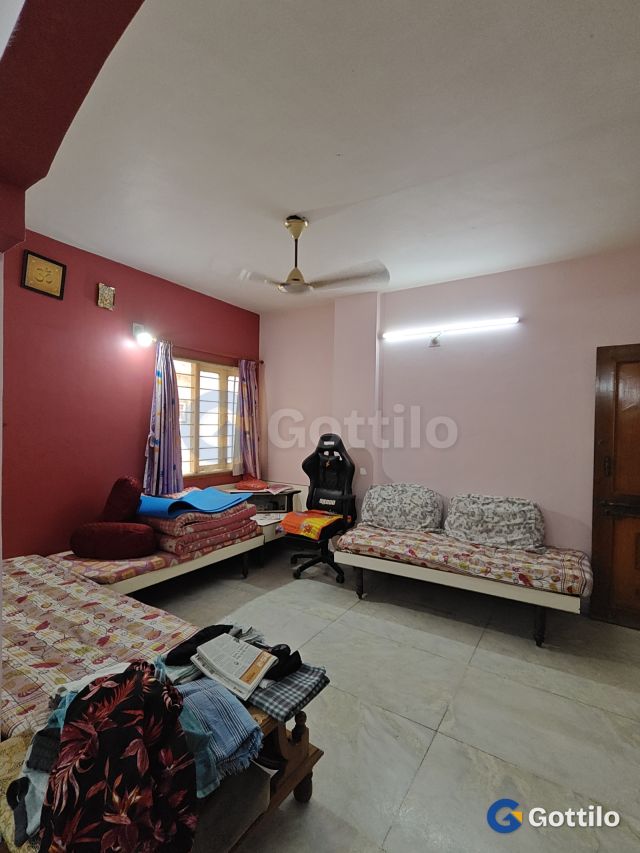 Semi-furnished 2 BHK Apartment for sale in Thaltej — photo 2