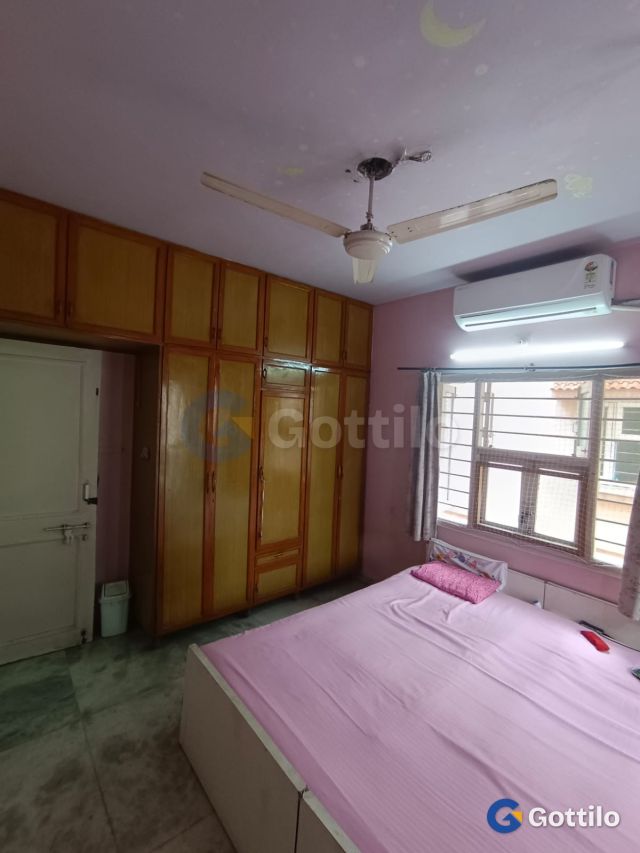 Semi-furnished 2 BHK Apartment for sale in Thaltej — photo 3